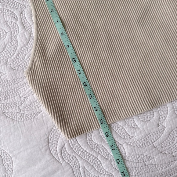 NWT - Aritzia - Wilfred - Sculpt Knit Racer Cropped Tank - Matte Pearl - Picture 8 of 8